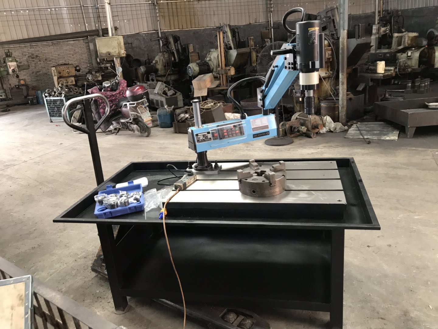 感謝燦輝機(jī)械惠購鑄造工作臺/雙工位鐵床架/M24搖臂攻絲機(jī)
