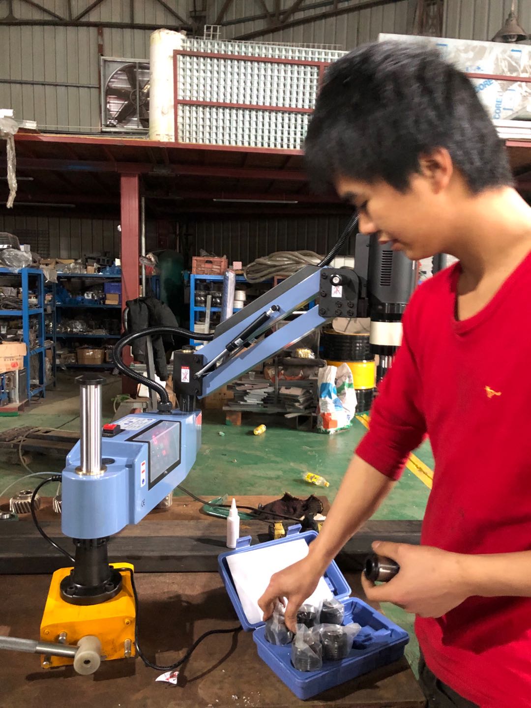 感謝泉州益達(dá)機(jī)械惠購(gòu)M24搖臂攻絲就吸盤600KG