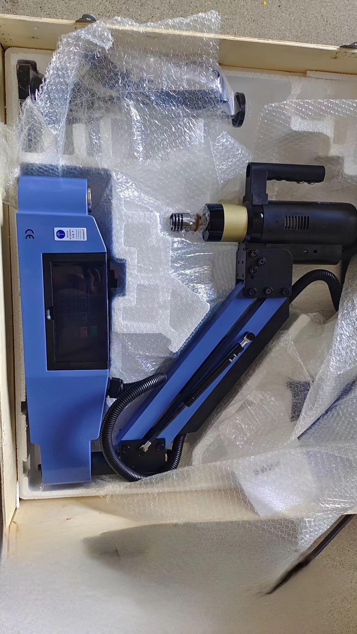 感謝xx鈑金惠購(gòu)M16搖臂伺服攻絲機(jī)